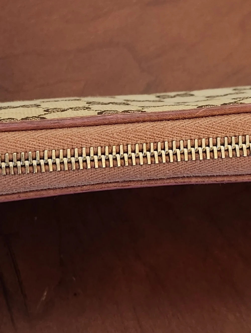 GUCCI Heart Canvas Zip Around Wallet Wristlet - Picture 12 of 12